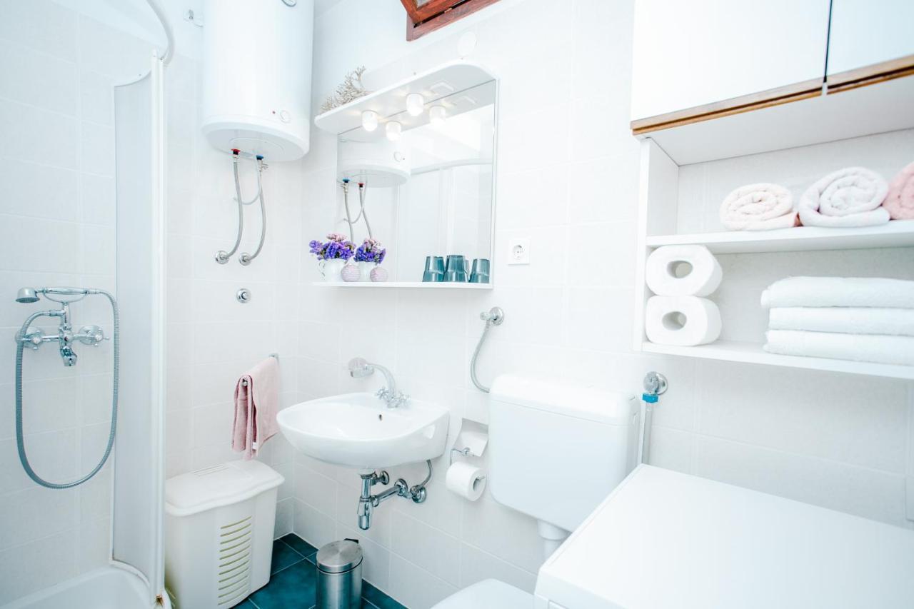 וויס Apartman Uz More מראה חיצוני תמונה